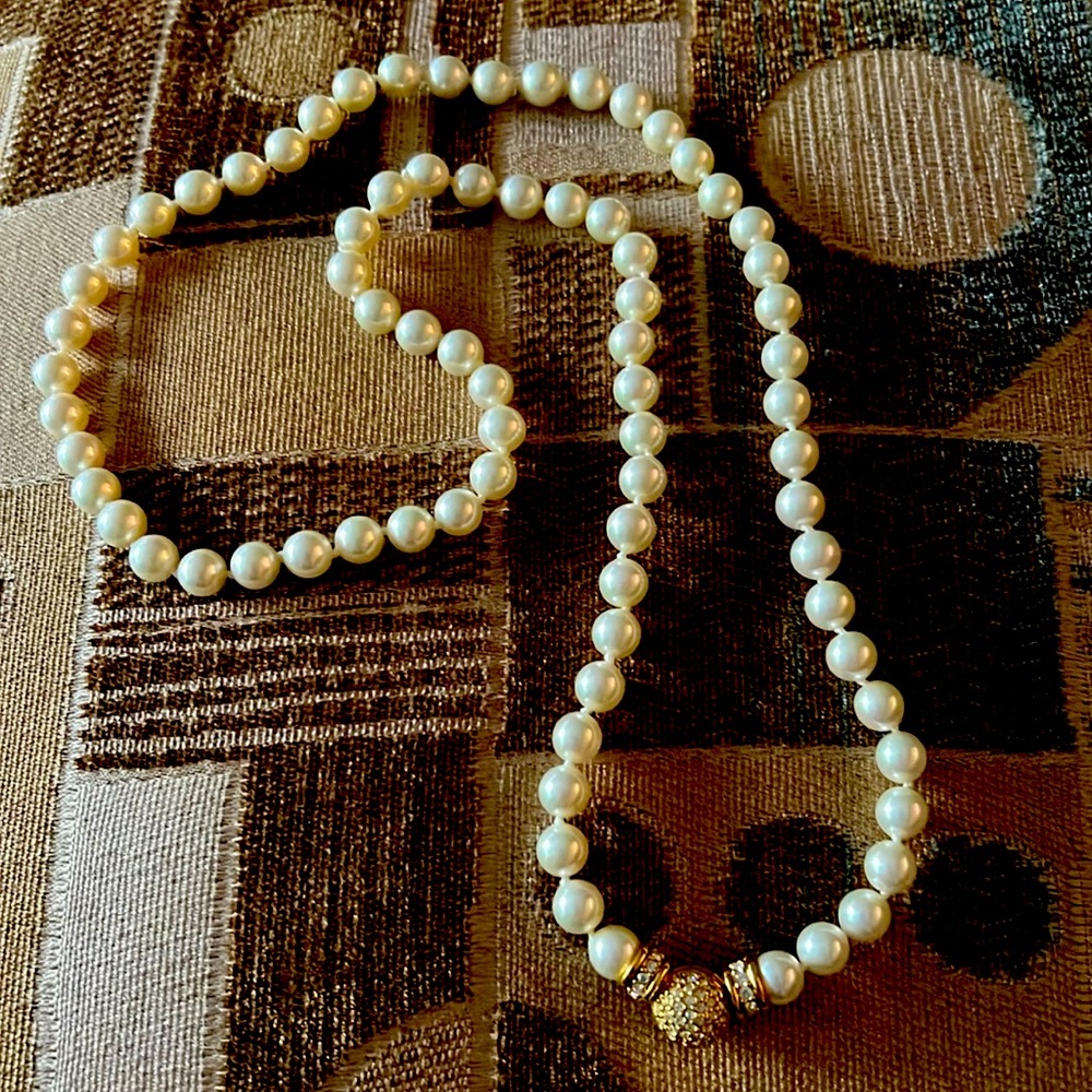 Christian Dior pearl strand with magnetic closure.